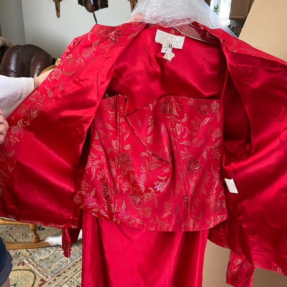 Beautiful formal, 3 pieces. Only been worn 2 - Picture 10 of 12